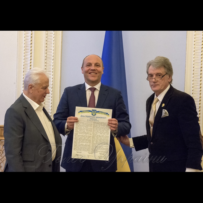 14 лютого 2018 Голова Верховної Ради відгукнувся на пропозицію Президентів України щодо запровадження Дня української державності.
Голова Верховної Ради Андрій Володимирович Парубій провів зустріч з Президентами України 1991-2010 років Леонідом Макаровичем Кравчуком та Віктором Андрійовичем Ющенком, заучасті  Першого віце-прем'єр-міністра України - Міністра економічного розвитку і торгівлі України Кубіва Степана.